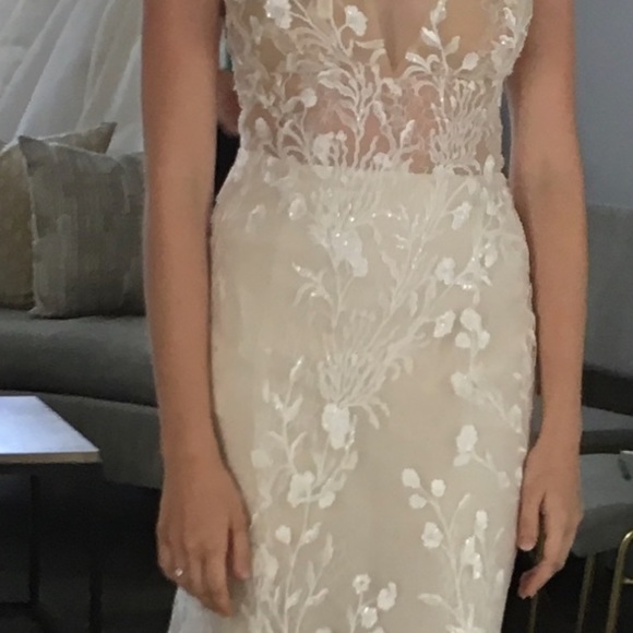 Monique Ihuillire wedding dress - Picture 2 of 6